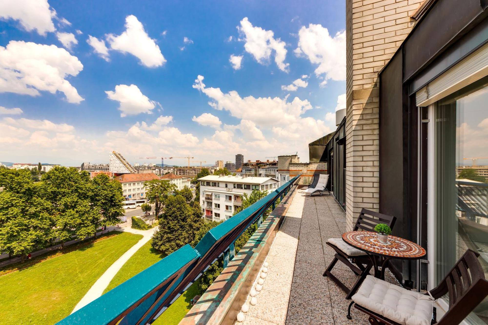 Luxe Penthouse With A Castle View Ljubljana Bagian luar foto
